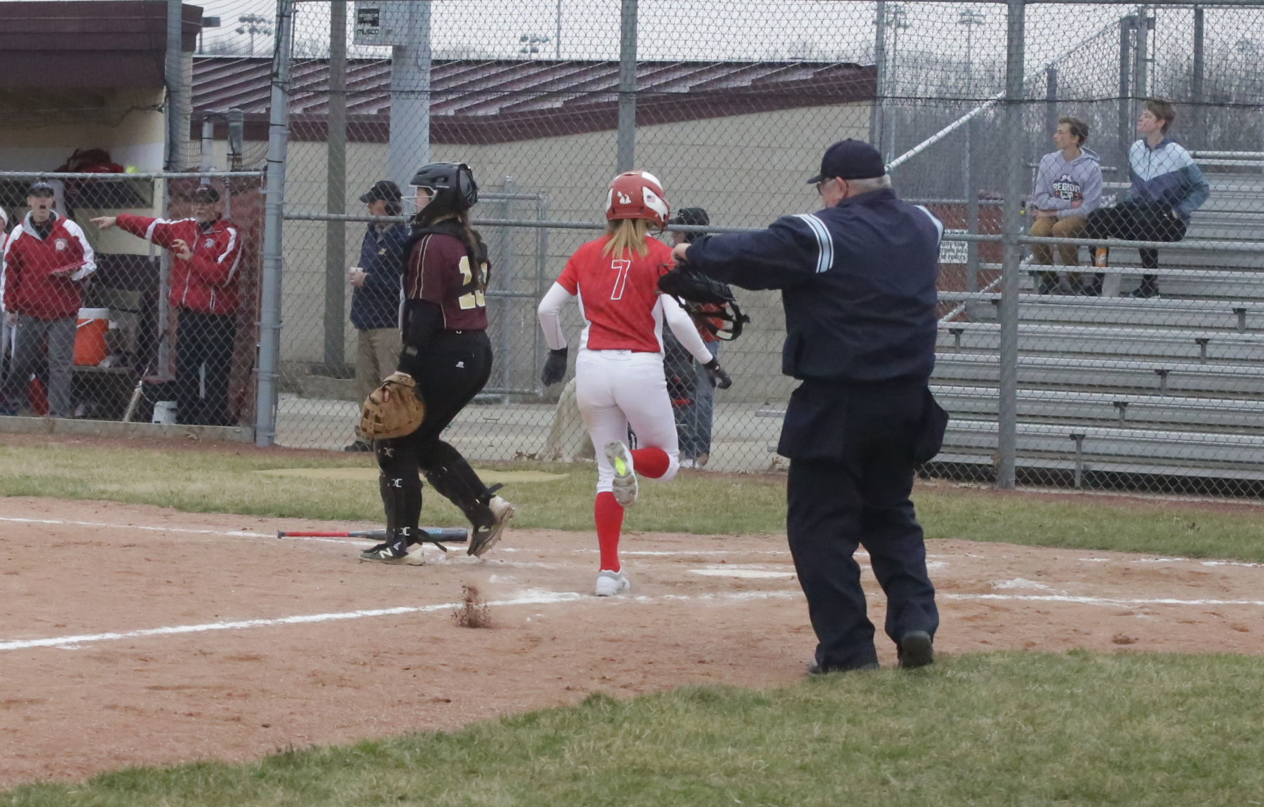 Gallery Bulldogs vs Trojans in softball